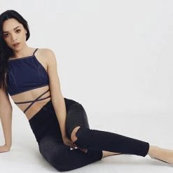 Women TUK-A9205L Crackle Sophistakitty Flat